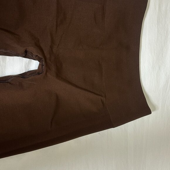 ALPHALETE Amplify Scrunch Brown Yoga Leggings - Picture 5 of 6